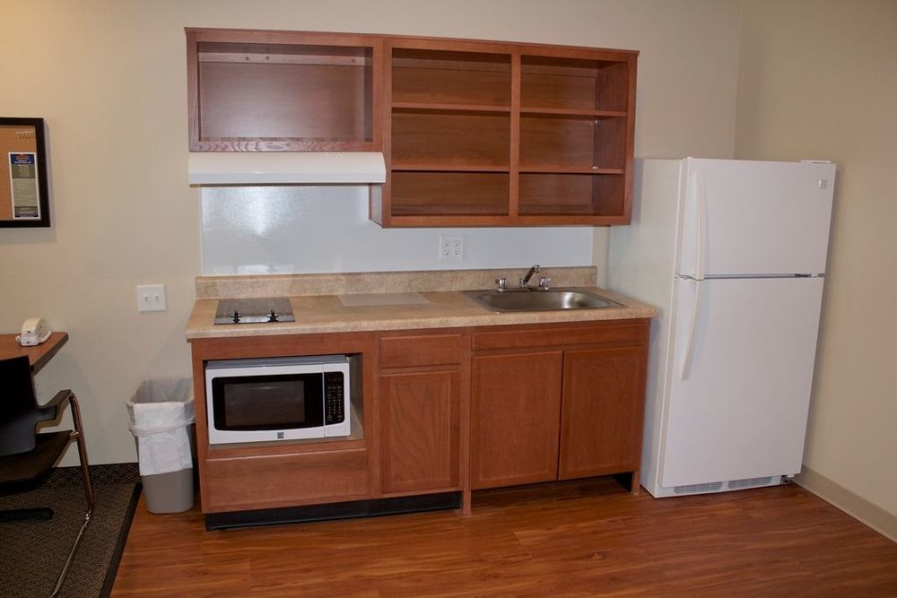 Suburban Studios Watford City Zimmer foto
