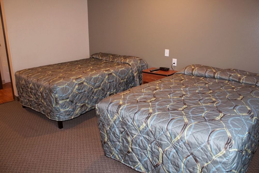 Suburban Studios Watford City Zimmer foto